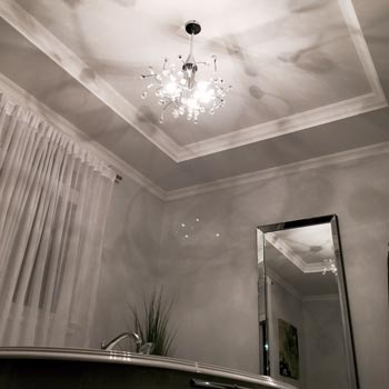 Éclairage intérieur d'une salle de bain par David Lajoie
